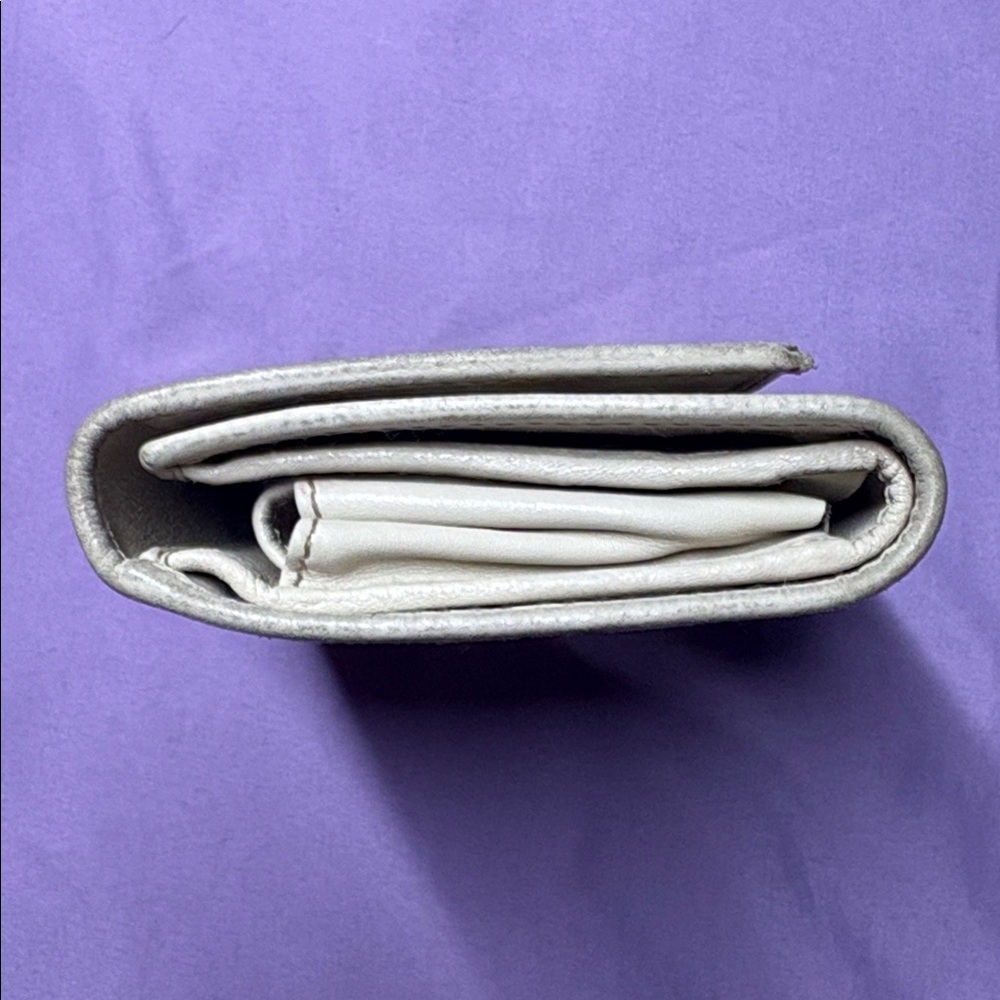 Authentic Gucci Wallet - Picture 4 of 9